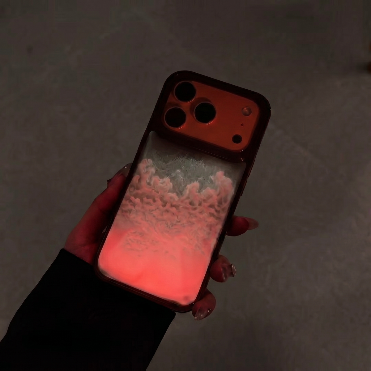 Coque iPhone lumineuse NØIR orange translucide — vue de dos