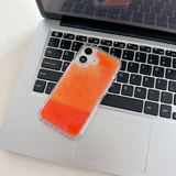 Coque NØIR en situation — effet glow in the dark