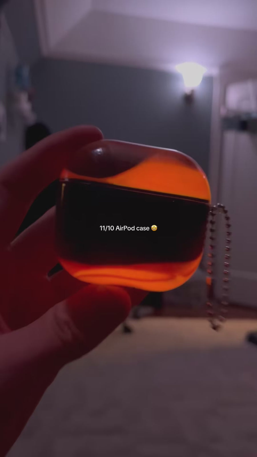 La coque LUCIØLE de nuit, en main